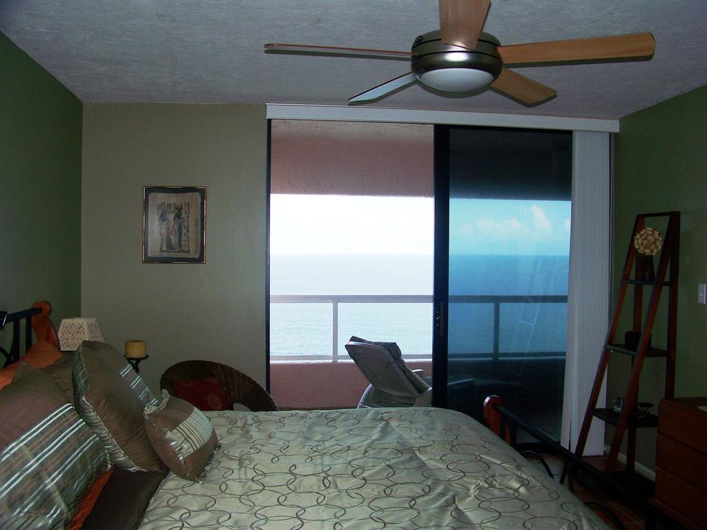 Crescent Beach Club 14C Apartment Clearwater Beach Exterior photo